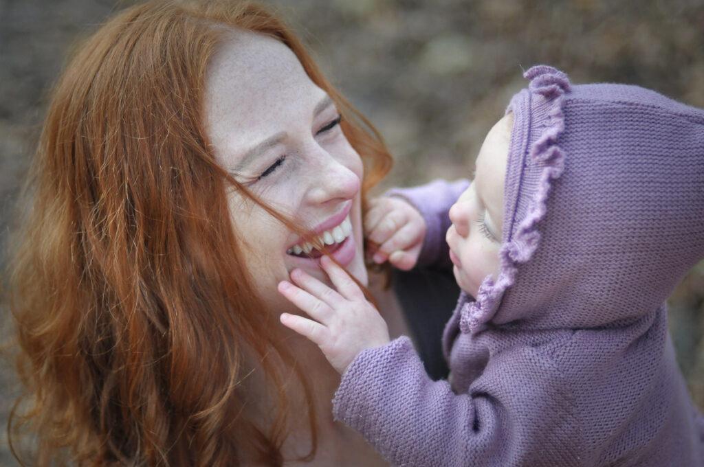 Mama i Córka, macierzyństwo, miłość, mkadruje fotografia rodzinna Poznań