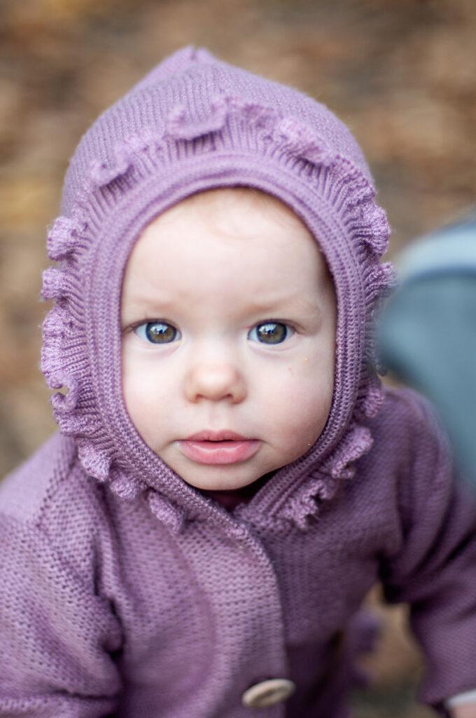 Portret dziecka, niemowlak, małę dziecko, macierzyństwo , mkadruje fotografia naturalna Poznań