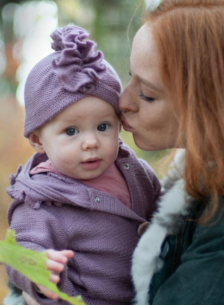 Portret dziecka, niemowlak, małę dziecko, M.kadruje fotografia naturalnamacierzyństwo , mkadruje fotografia naturalna Poznań