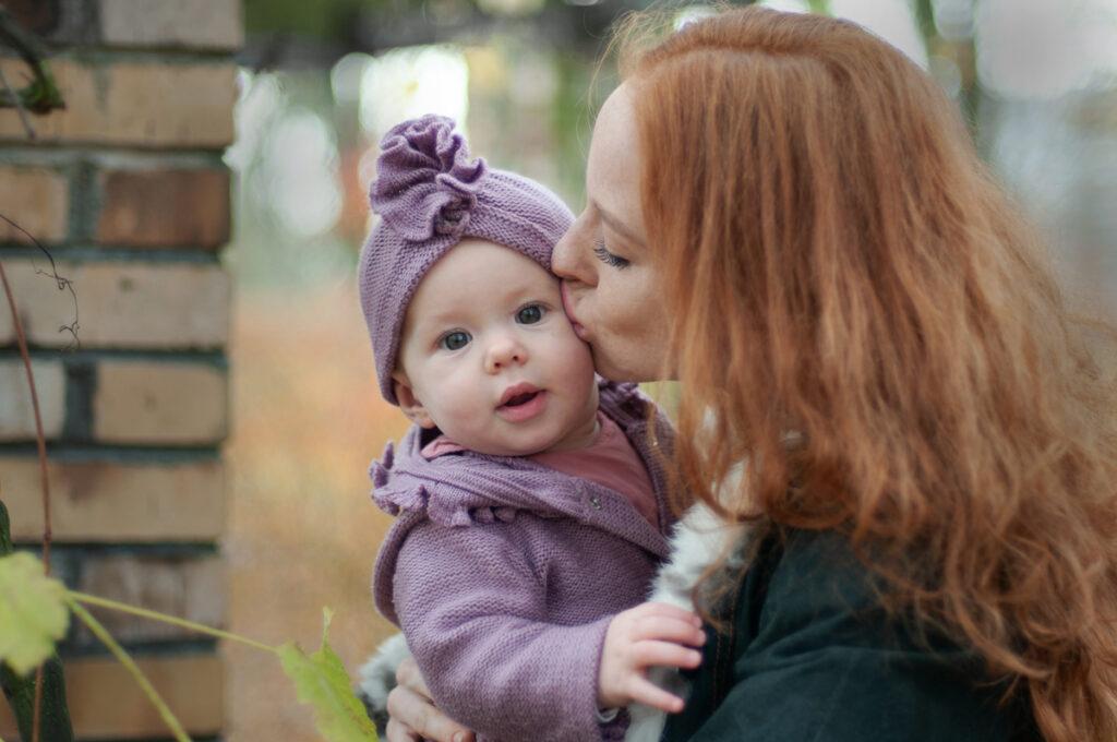 Portret dziecka, niemowlak, małę dziecko, M.kadruje fotografia naturalnamacierzyństwo , mkadruje fotografia naturalna Poznań