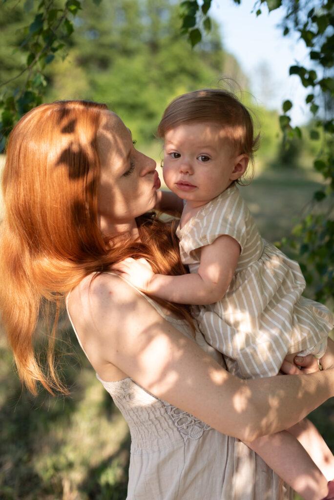 Mama i córka, sesja rodzinna. M.kadruje fotografia rodzinna i kobieca Poznań