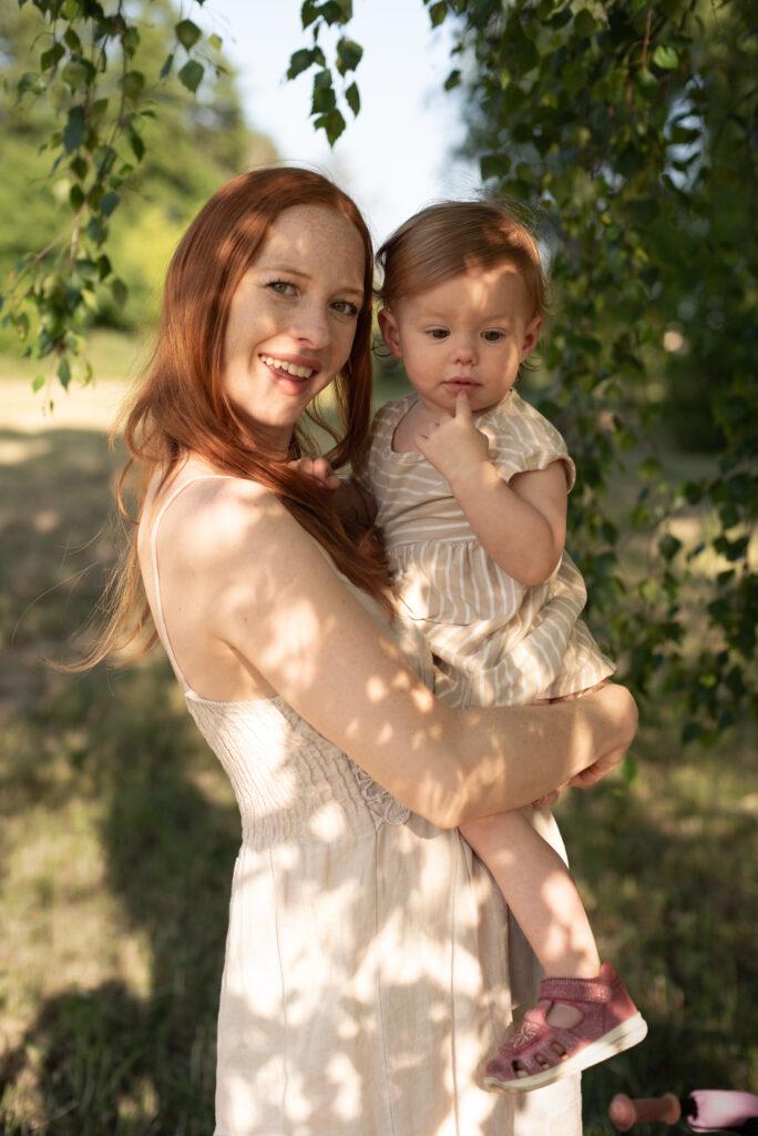 Mama i córka, sesja rodzinna. M.kadruje fotografia rodzinna i kobieca Poznań