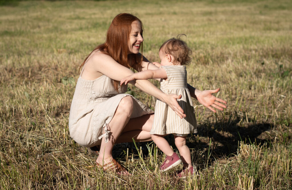 Mama i córka, sesja rodzinna. M.kadruje fotografia rodzinna i kobieca Poznań